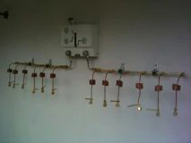 Central de manifold semiautomática com carenagem em aço inox para gases medicinais